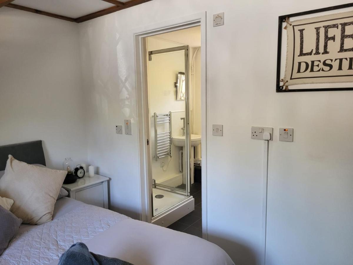The Dolphin Bed & Breakfast 3*