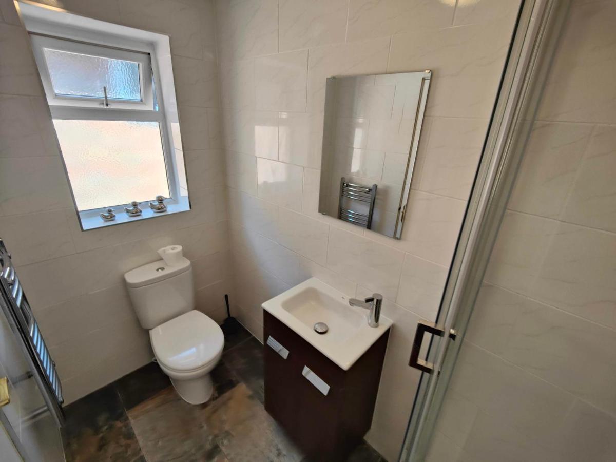 Piping 5 Bedroom House * Winchester
