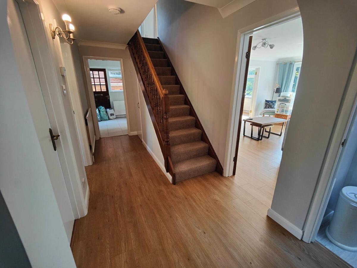 Piping 5 Bedroom House