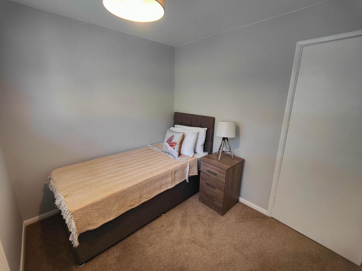 Piping 5 Bedroom House * Winchester