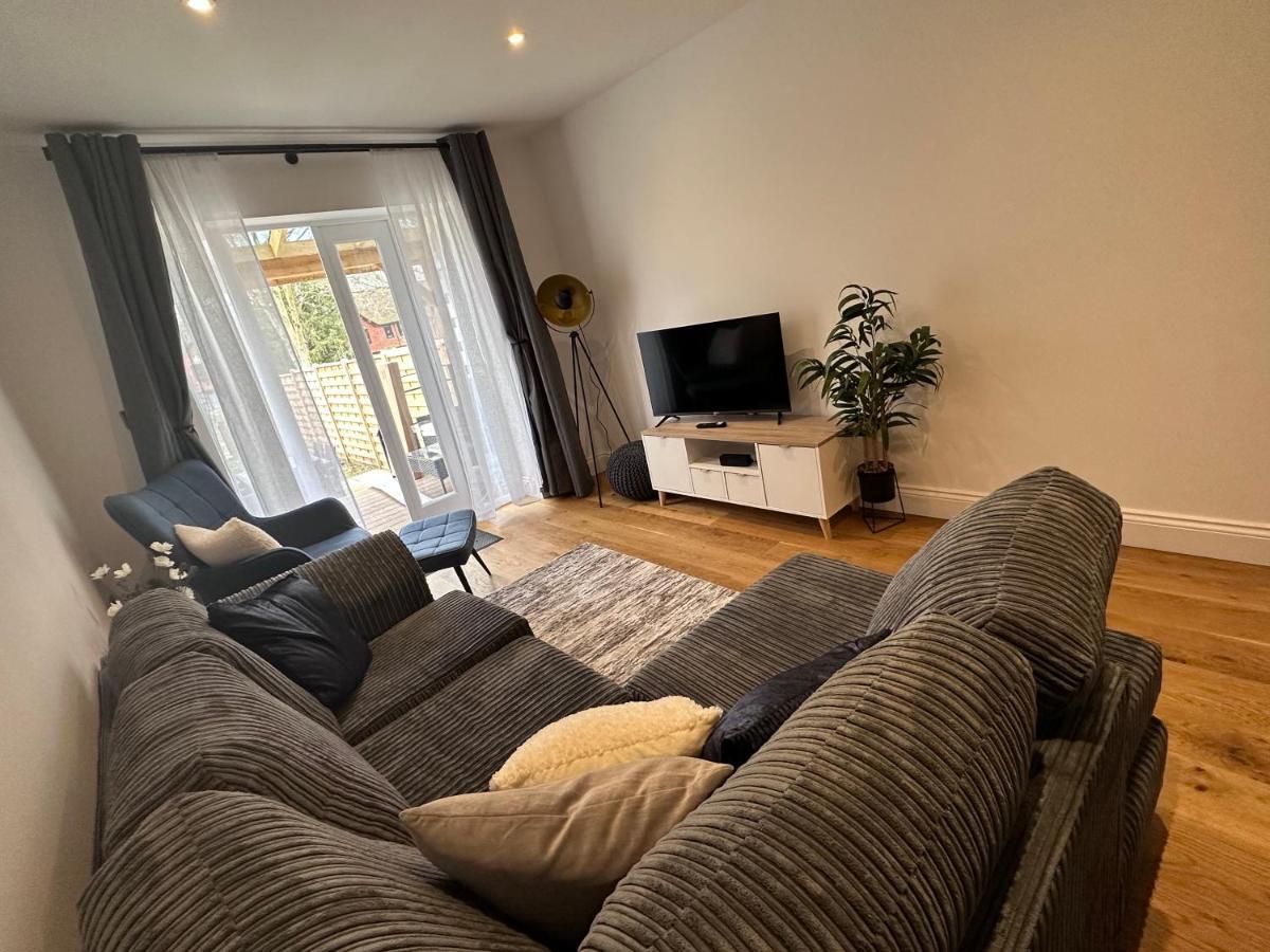 Beautiful House On The River Itchen Holiday home *