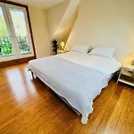 Family Home In Hampshire - Sleeps Up To 9 People With 3 Parking Spaces