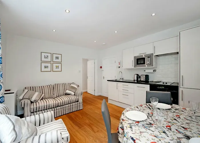 The Apartment, 24 West End Terrace, Winchester
