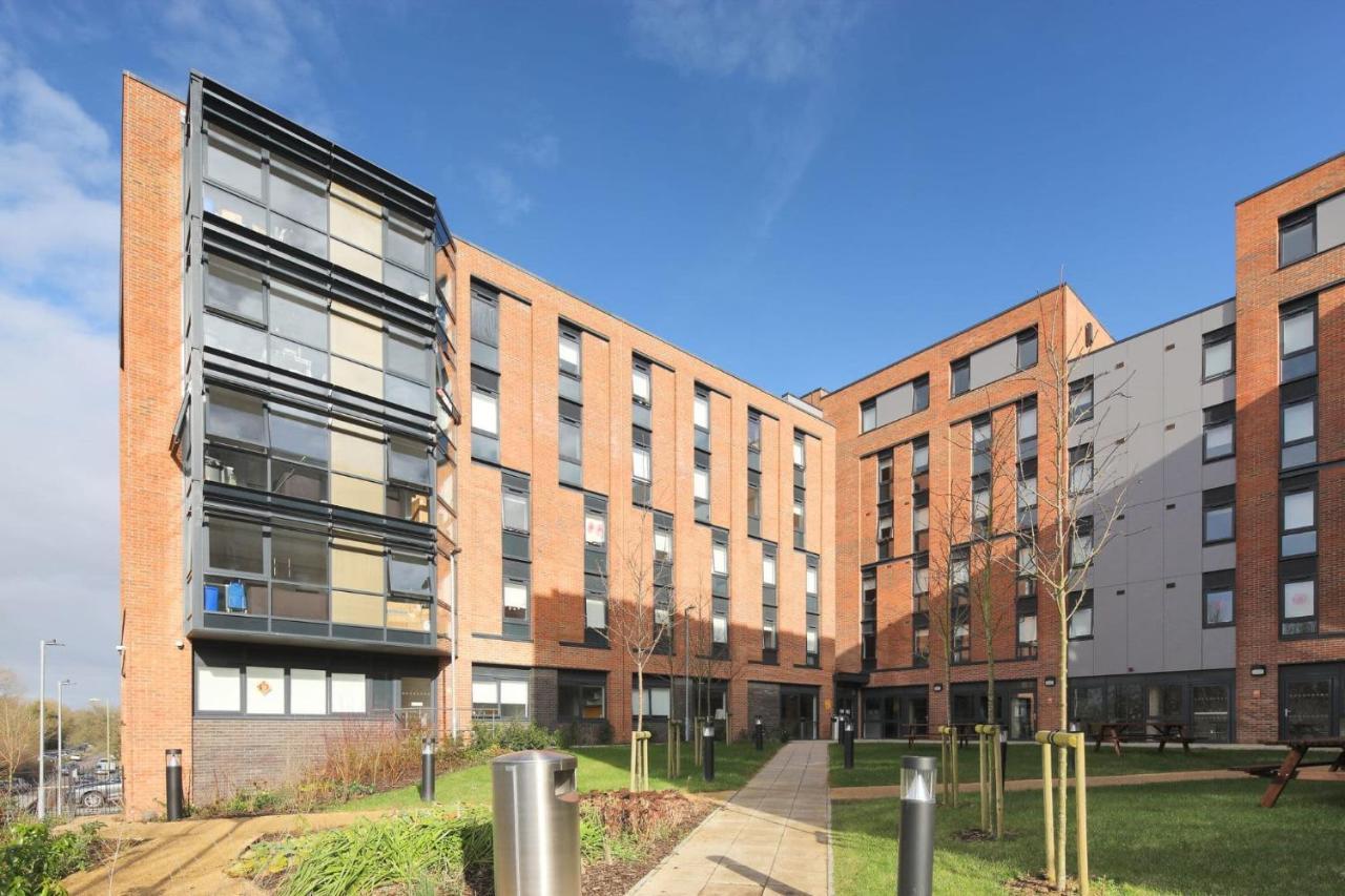 For Students Only Private Bedrooms With Shared Kitchen At Riverside Way In
