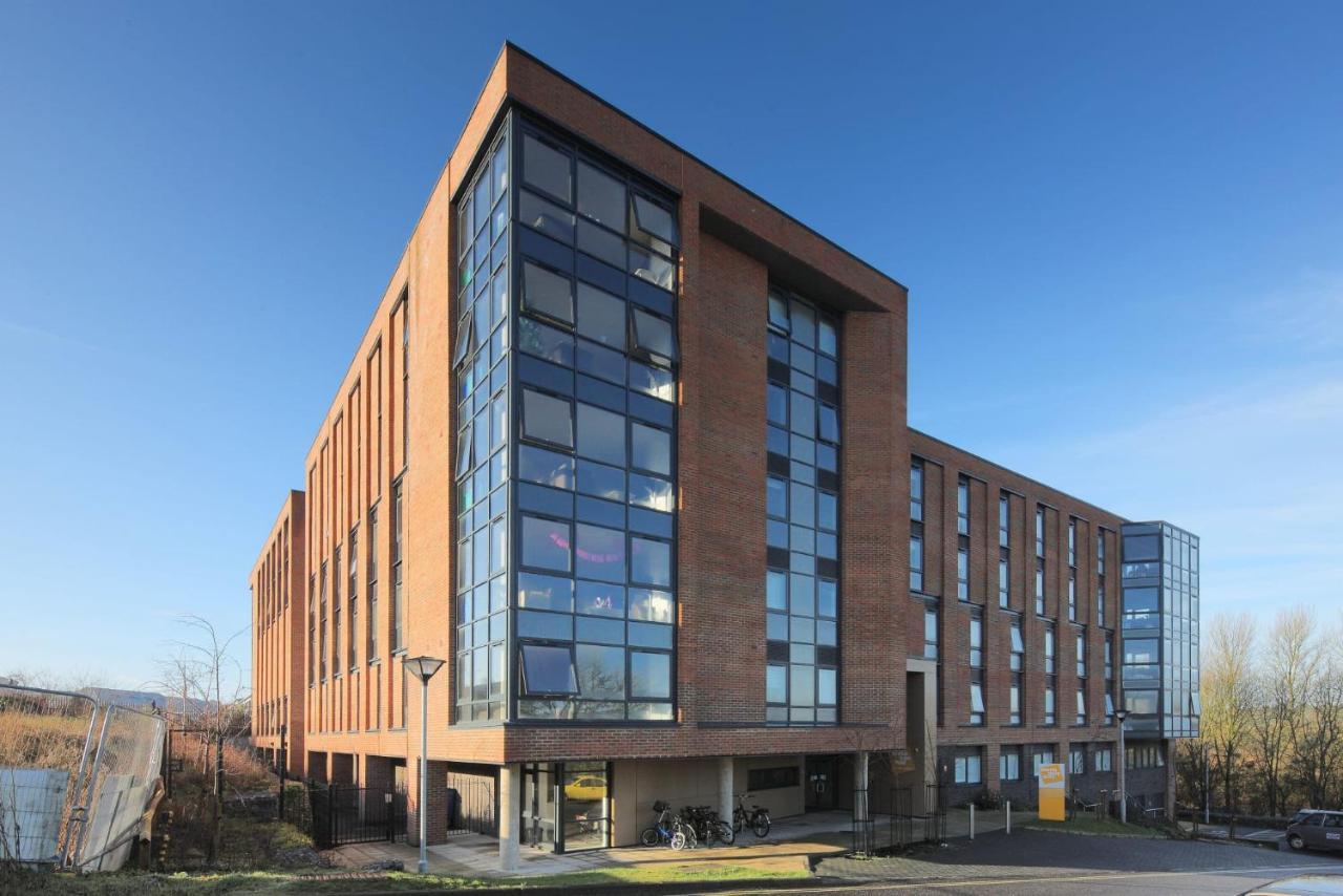 Apartment For Students Only Private Bedrooms With Shared Kitchen At Riverside Way In *