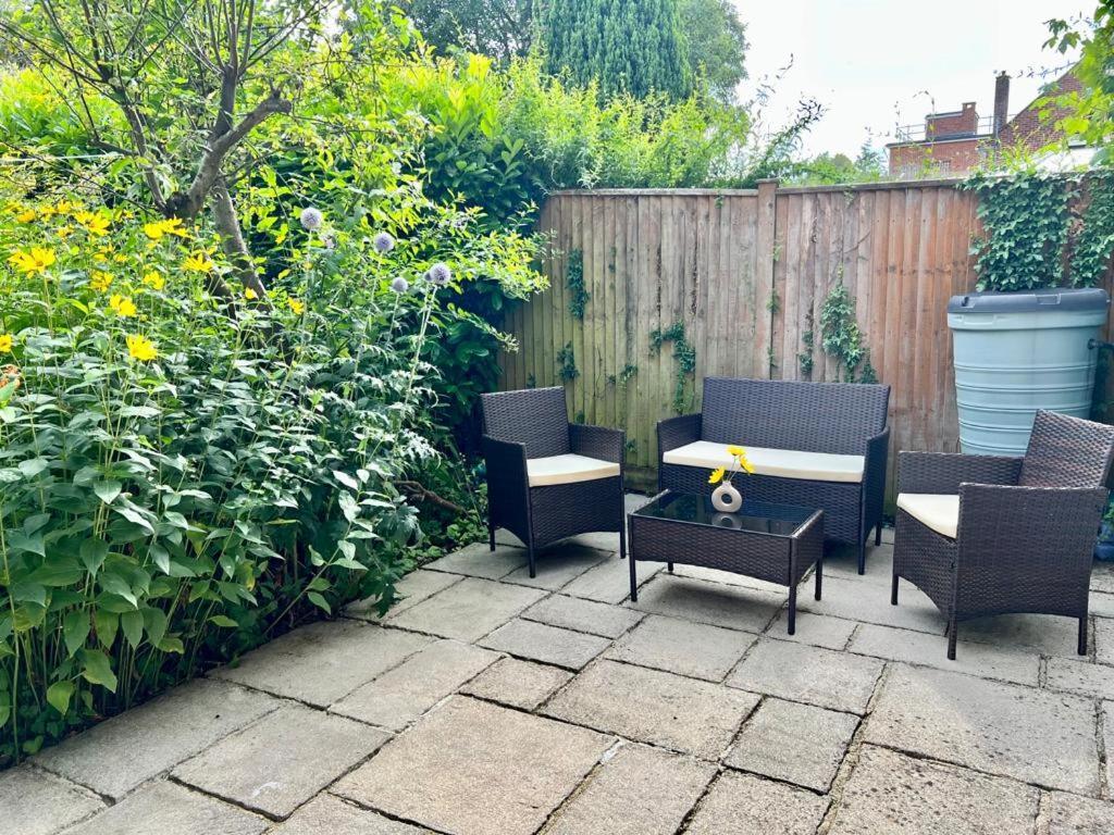 Family In Hampshire - Sleeps Up To 9 People With 3 Parking Spaces Holiday home Winchester