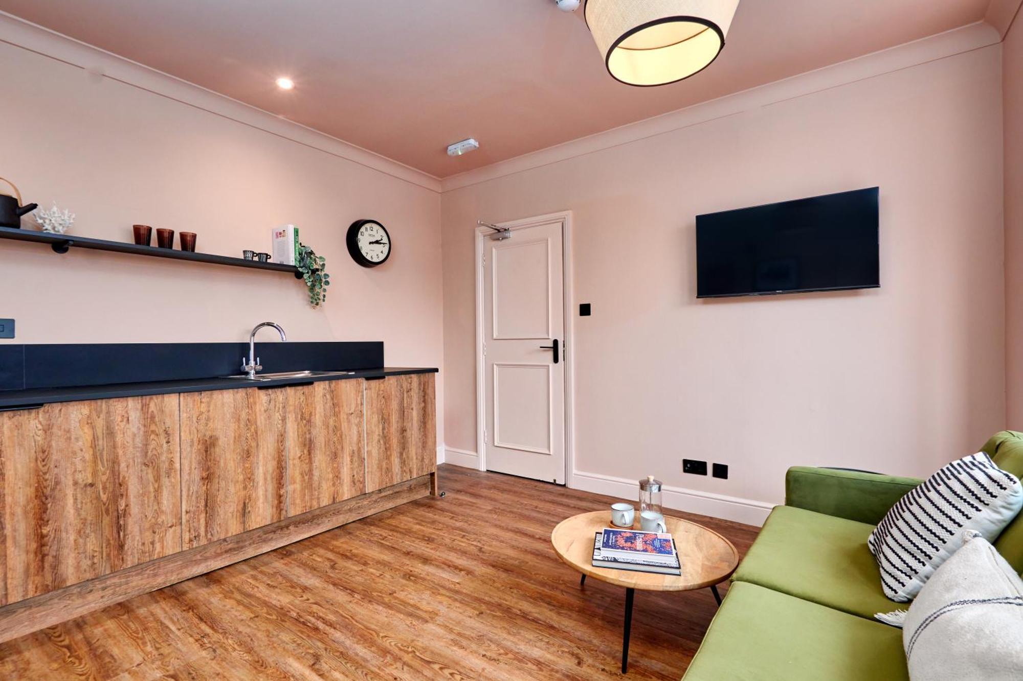 Settle In - Stylish Self Check-in