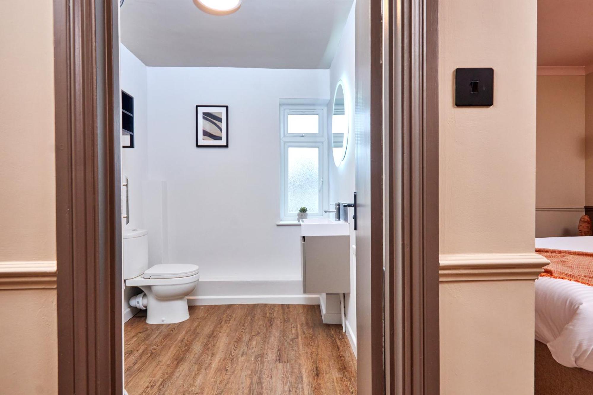 Settle In - Stylish Self Check-in Apartment *