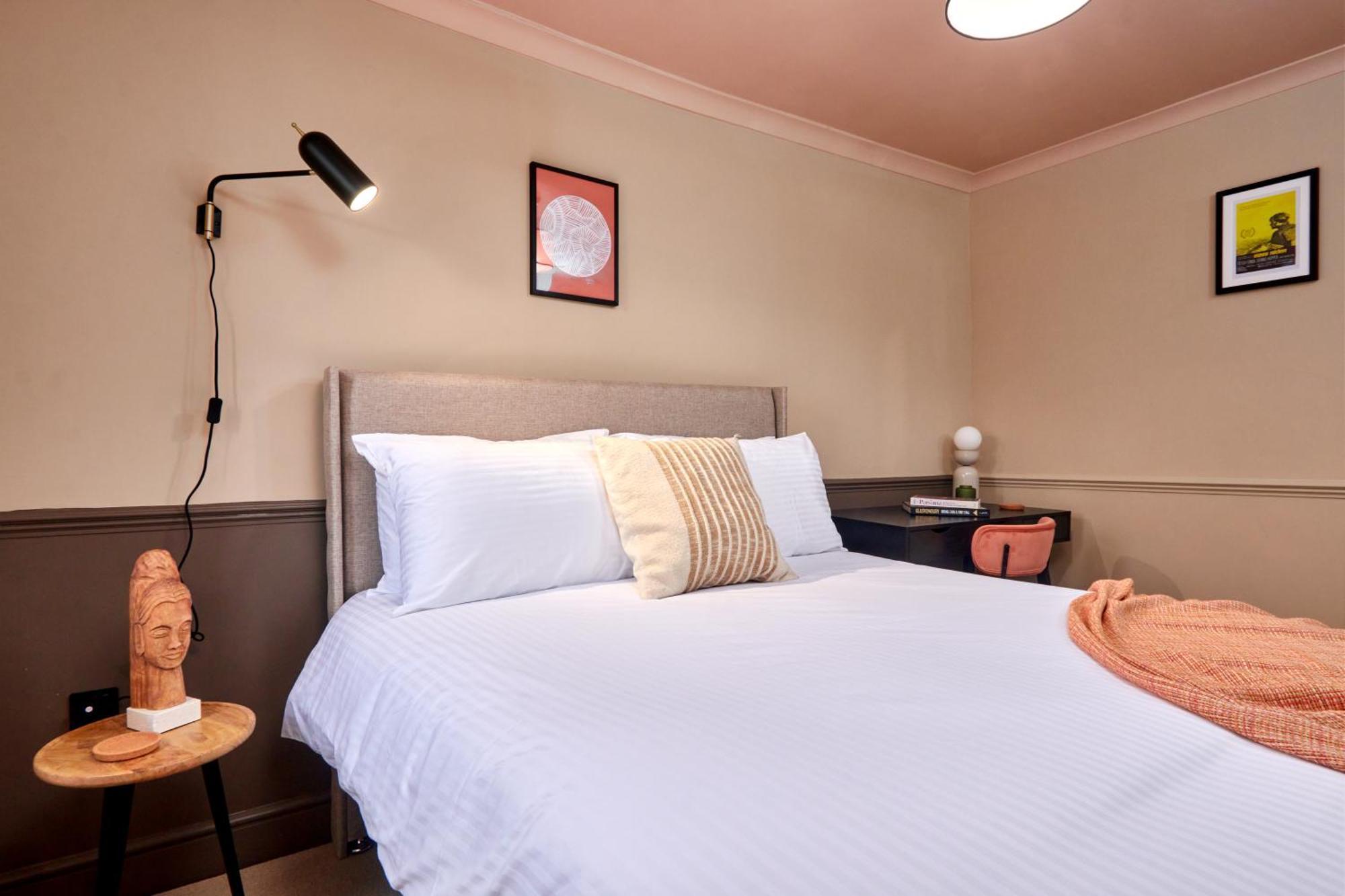 Settle In - Stylish Self Check-in *