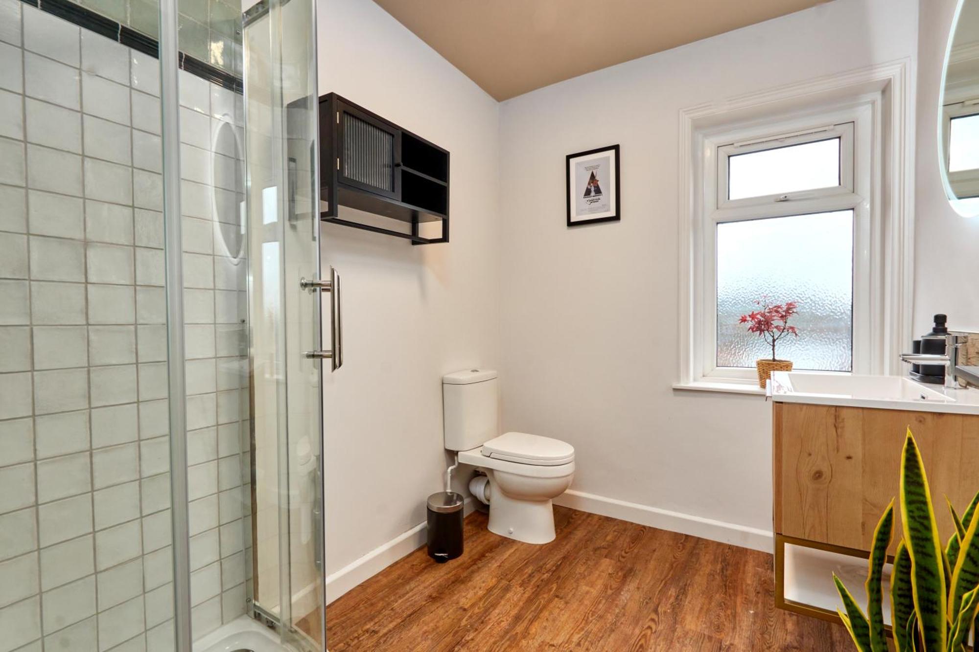 Settle In - Stylish Self Check-in Apartment Winchester