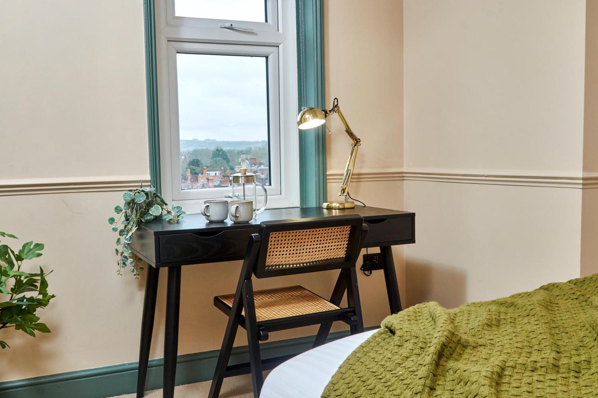 Apartment Settle In - Stylish Self Check-in *