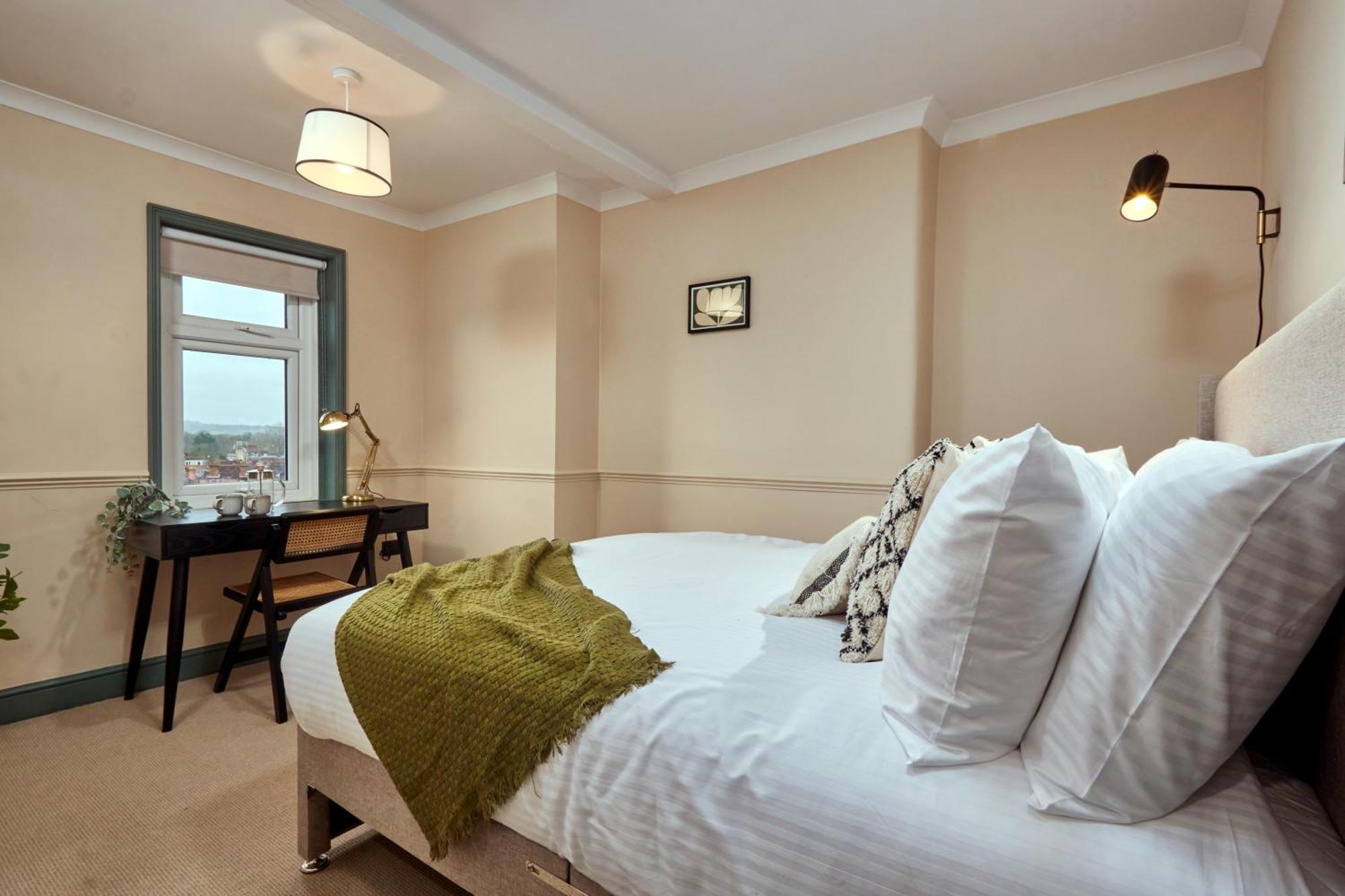 Apartment Settle In - Stylish Self Check-in *