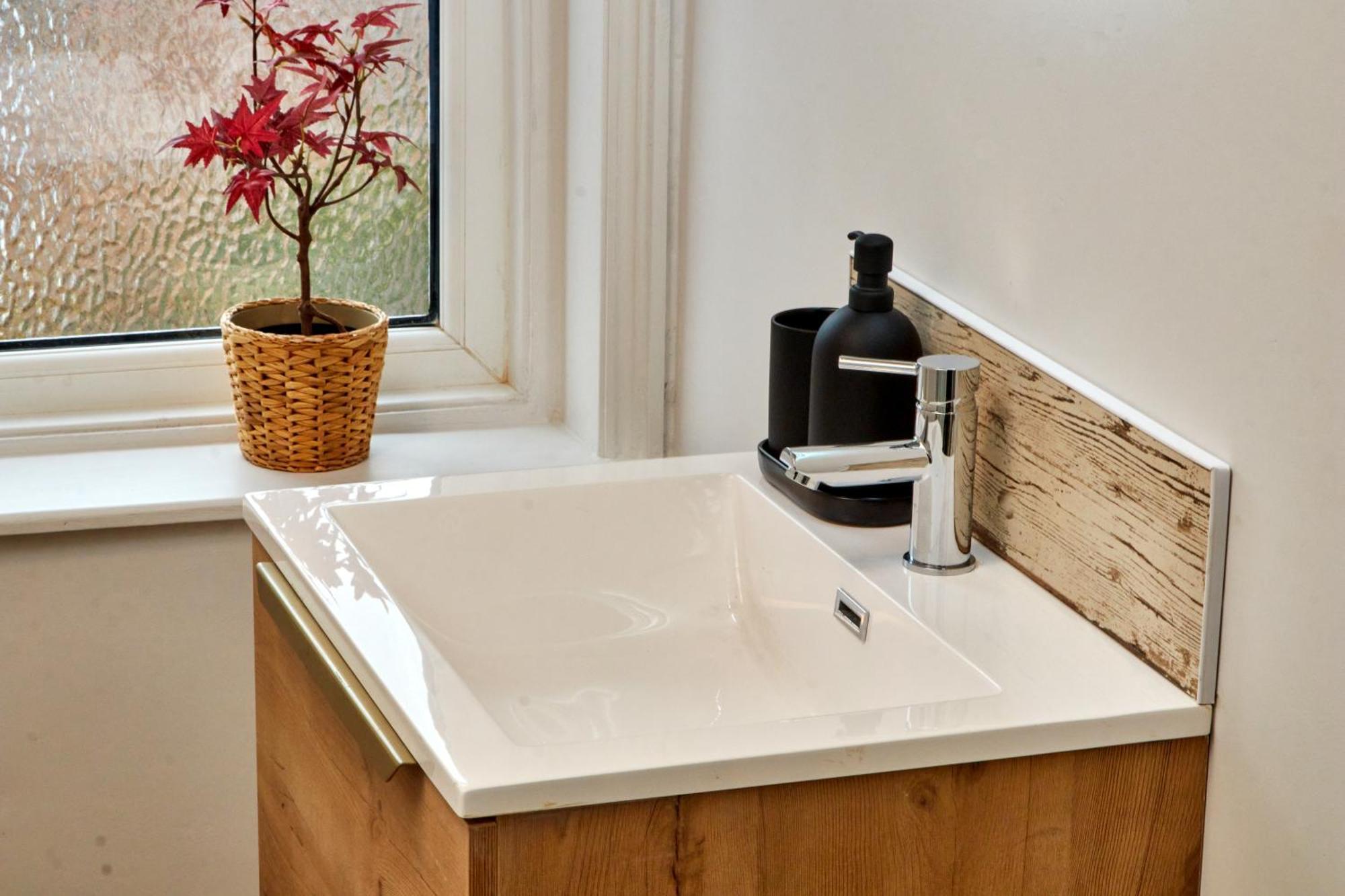 Settle In - Stylish Self Check-in *