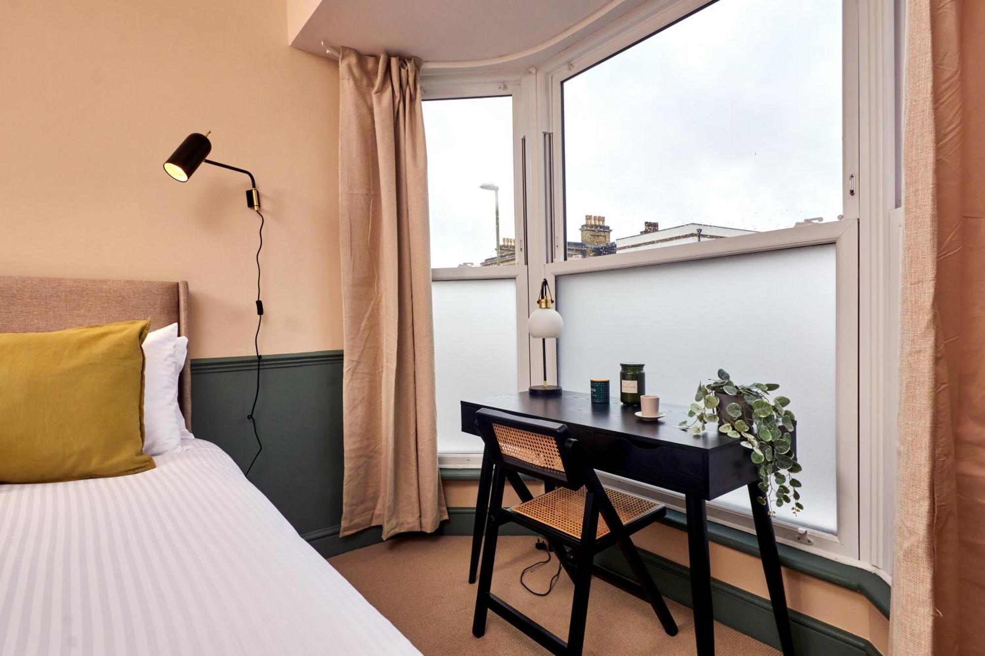 Settle In - Stylish Self Check-in Apartment Winchester