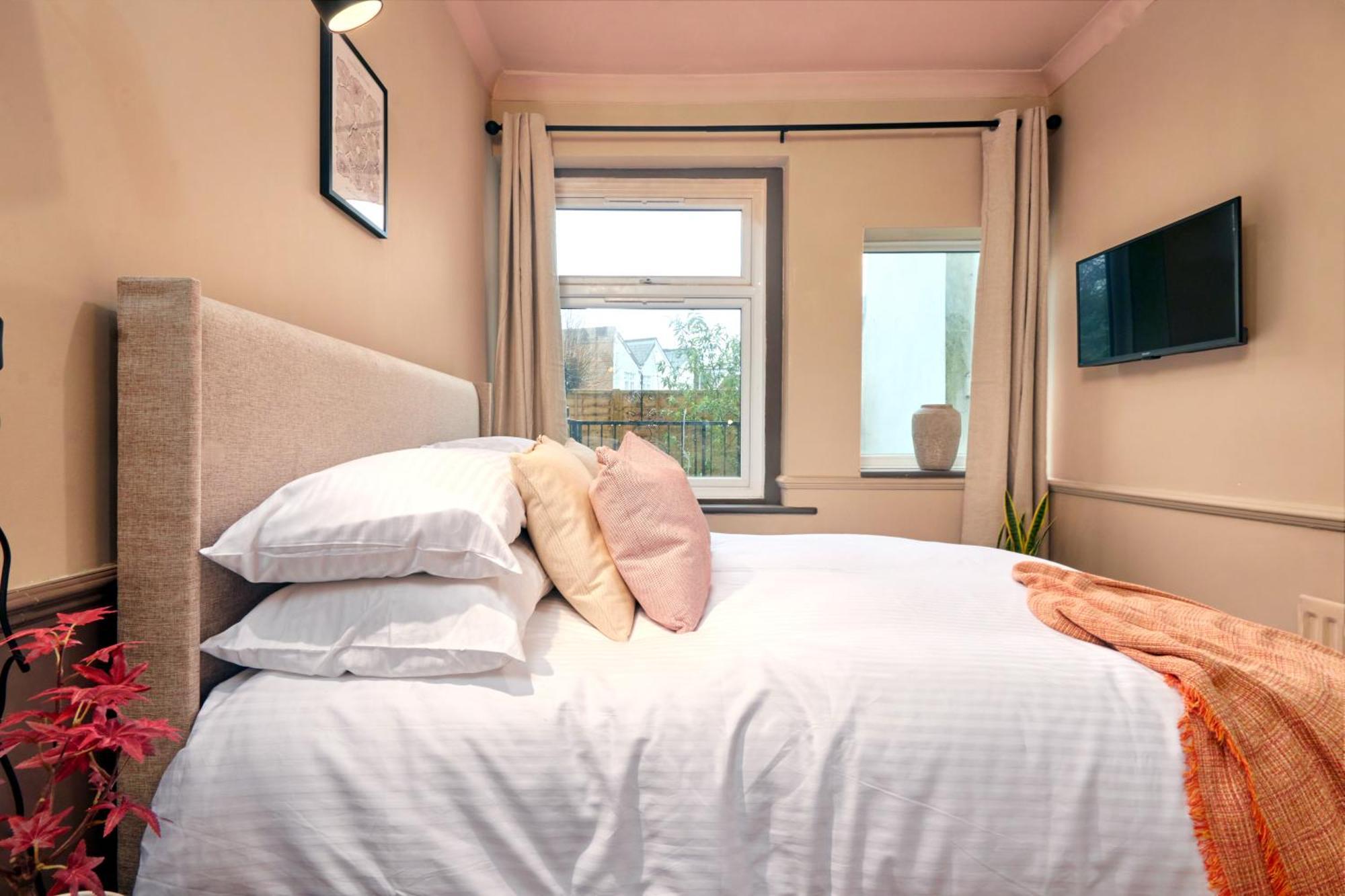 Settle In - Stylish Self Check-in * Winchester
