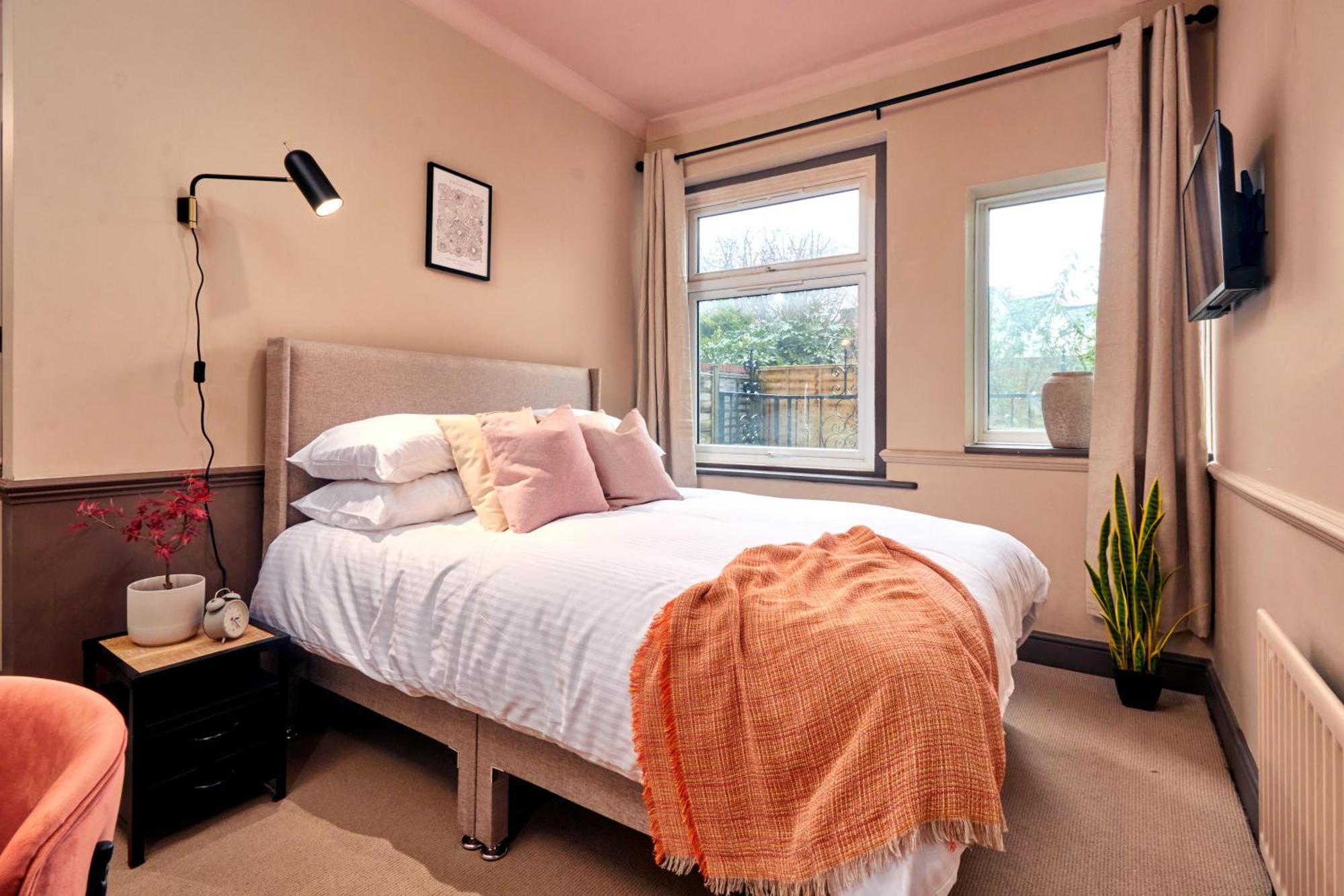 Settle In - Stylish Self Check-in Apartment *